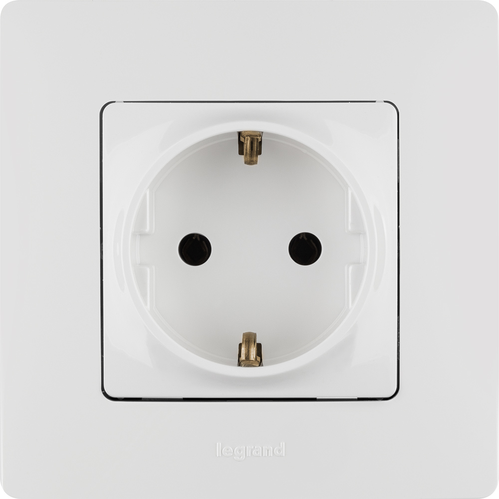 ETIKA Розетка с заземлением белая